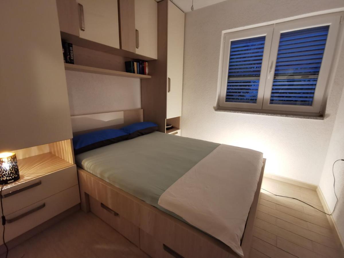 Apartment Mira - Sea view Trogir Exterior foto